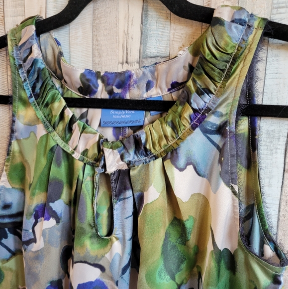 Simply Vera watercolor floral sleeveless blouse - Picture 2 of 3